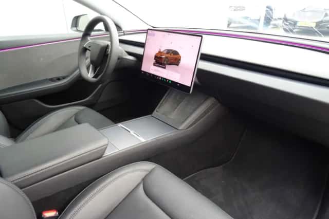 Tesla Model 3 (2025) thumbnail 3