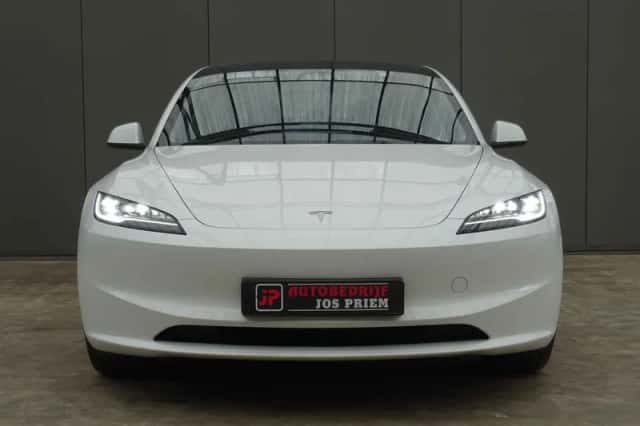 Tesla Model 3 (2025) thumbnail 5