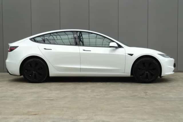 Tesla Model 3 (2025) thumbnail 6