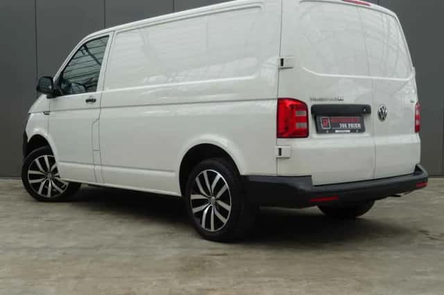 Volkswagen Transporter (2017) thumbnail 2