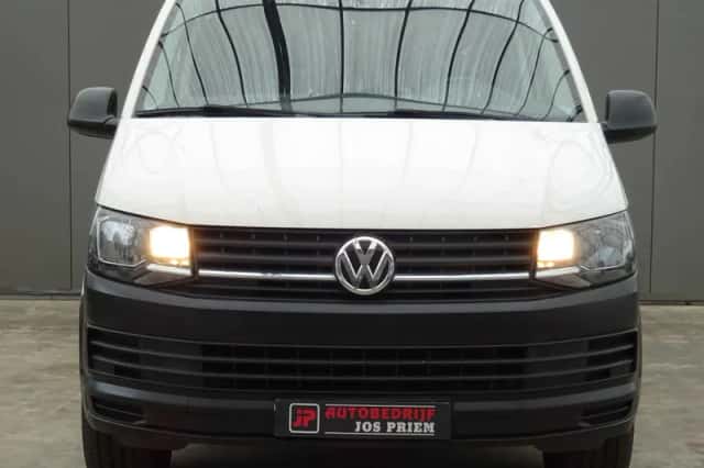 Volkswagen Transporter (2017) thumbnail 5