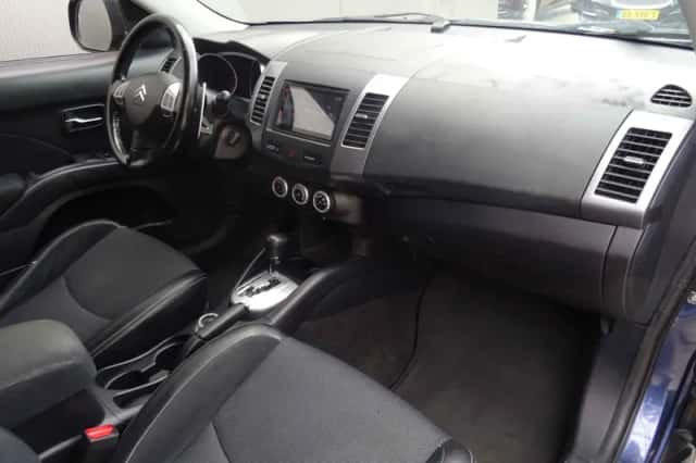 Citroën C-Crosser (2008) thumbnail 3