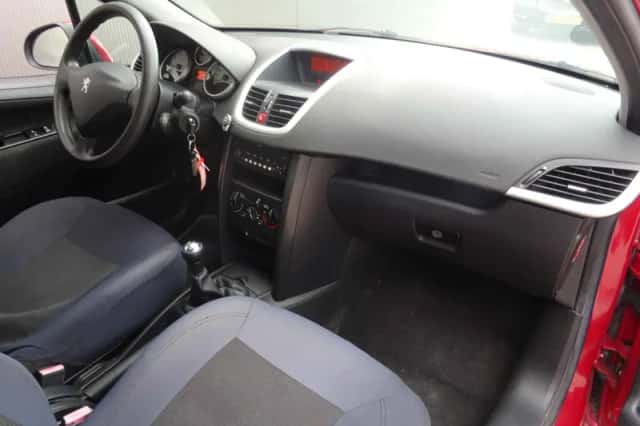 Peugeot 207 (2007) thumbnail 3
