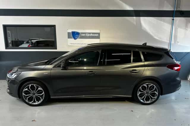 Ford Focus (2023) thumbnail 3