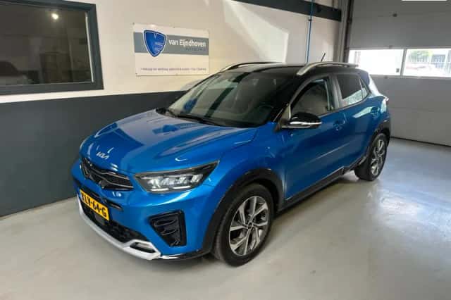 Kia Stonic (2021) thumbnail 2