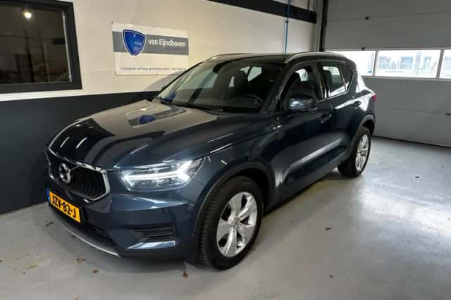 Volvo XC40 (2022) thumbnail 2