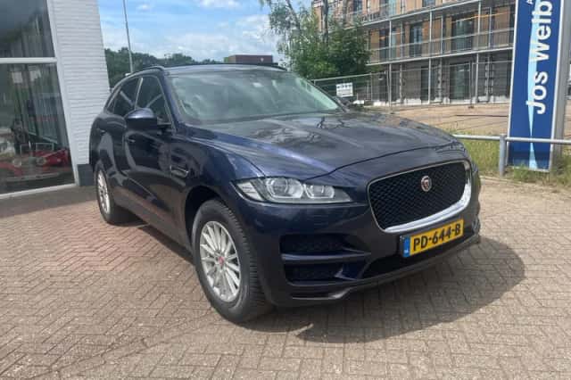 Jaguar F-Pace (2017) thumbnail 2
