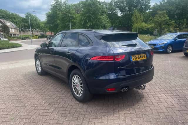 Jaguar F-Pace (2017) thumbnail 4