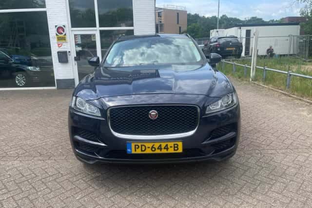 Jaguar F-Pace (2017) thumbnail 5