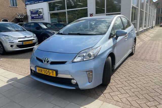 Toyota Prius (2015) thumbnail 1