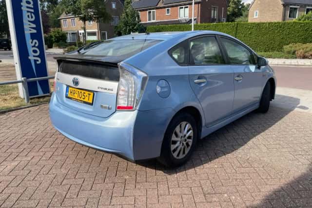 Toyota Prius (2015) thumbnail 4