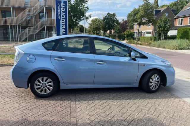 Toyota Prius (2015) thumbnail 6