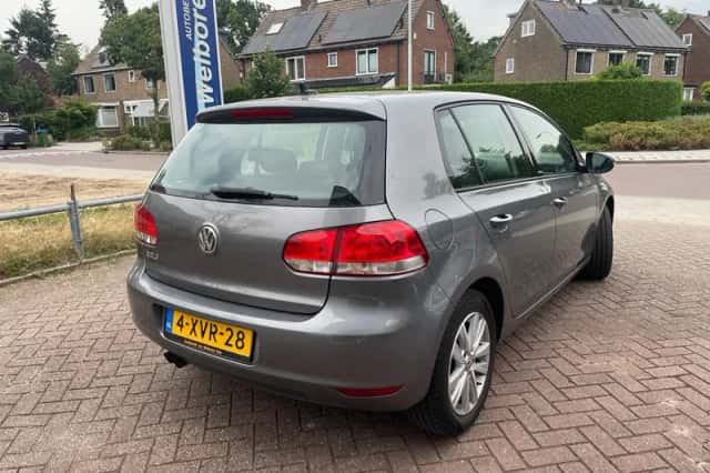 Volkswagen Golf (2011) thumbnail 4