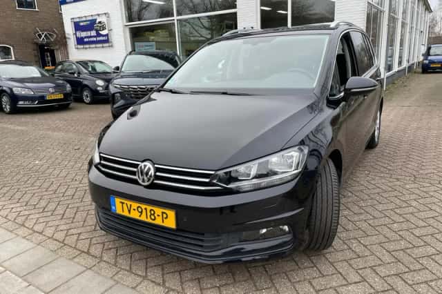 Volkswagen Touran (2018) thumbnail 1