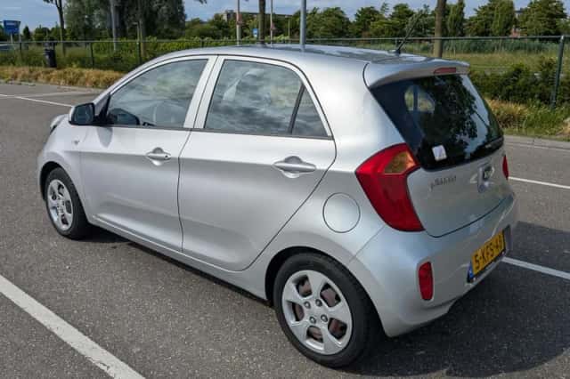 Kia Picanto (2013) thumbnail 3