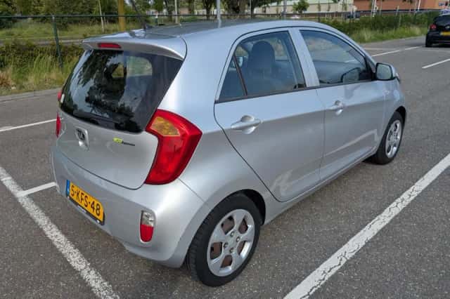 Kia Picanto (2013) thumbnail 4
