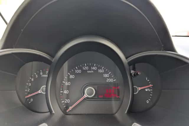 Kia Picanto (2013) thumbnail 6