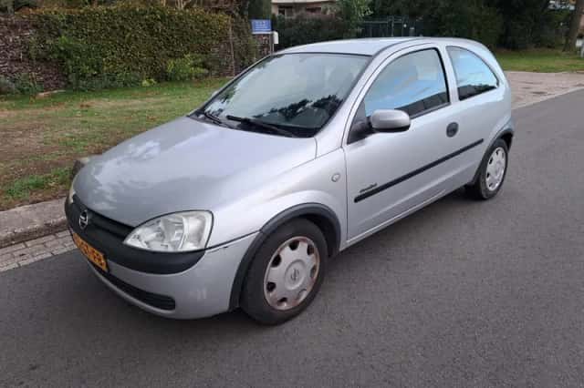 Opel Corsa (2001) thumbnail 3