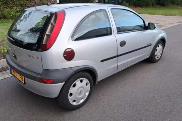 Opel Corsa (2001) thumbnail 3