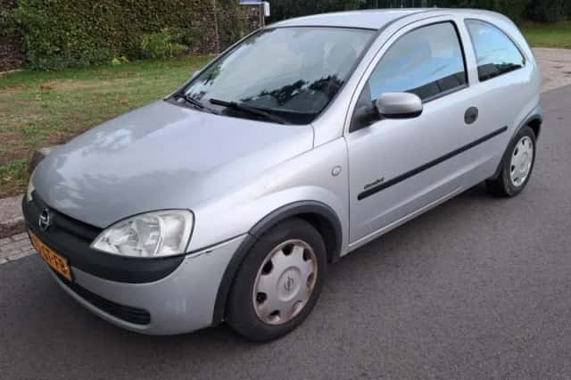 Opel Corsa (2001) thumbnail 4