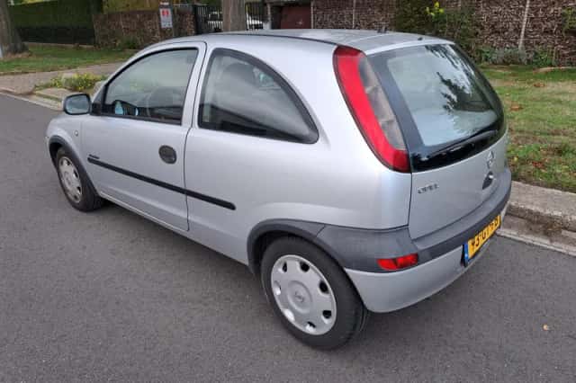 Opel Corsa (2001) thumbnail 4