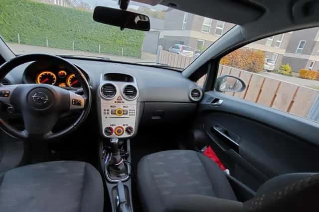 Opel Corsa (2011) thumbnail 3