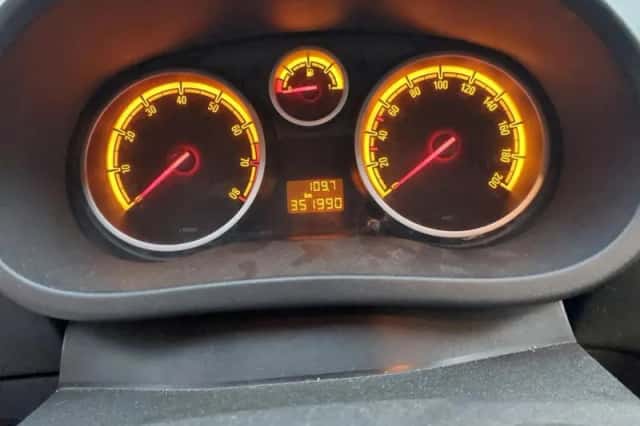 Opel Corsa (2011) thumbnail 4