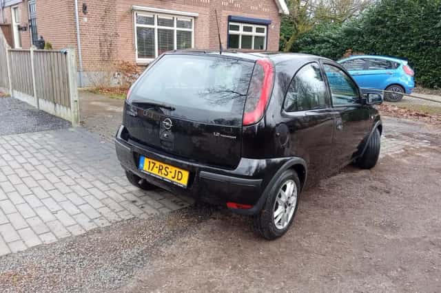 Opel Corsa (2005) thumbnail 2