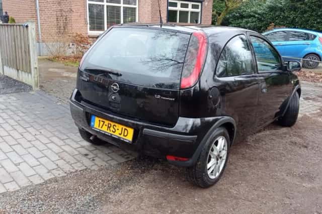 Opel Corsa (2005) thumbnail 3