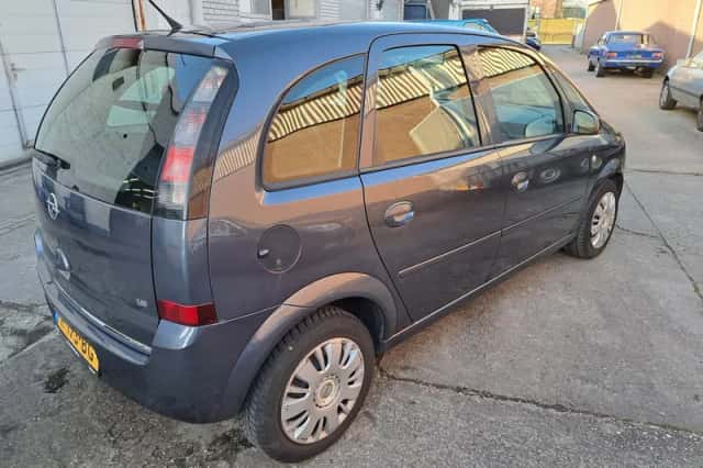 Opel Meriva (2008) thumbnail 3