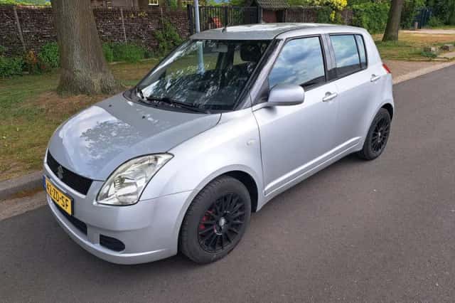 Suzuki Swift (2008) thumbnail 3
