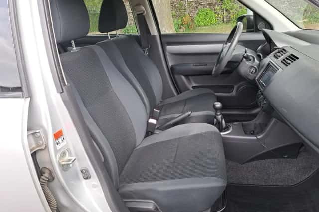 Suzuki Swift (2008) thumbnail 6
