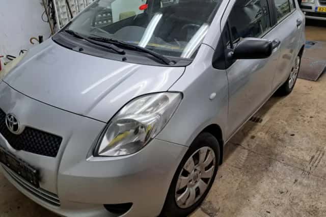 Toyota Yaris (2008) thumbnail 2