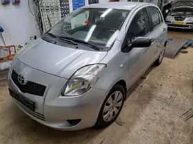 Toyota Yaris thumbnail 2