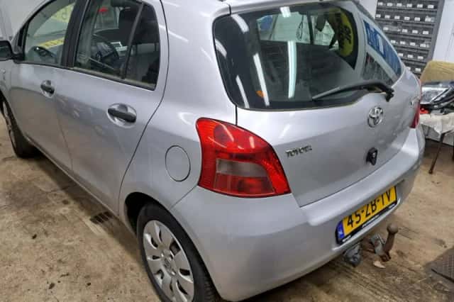 Toyota Yaris (2008) thumbnail 3