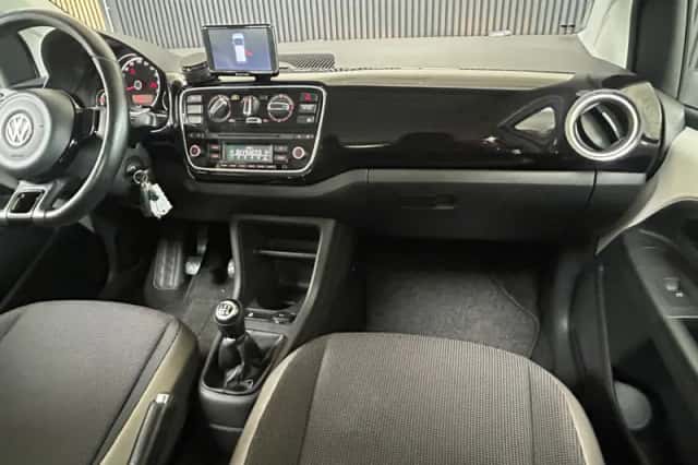 Volkswagen Up! (2013) thumbnail 2