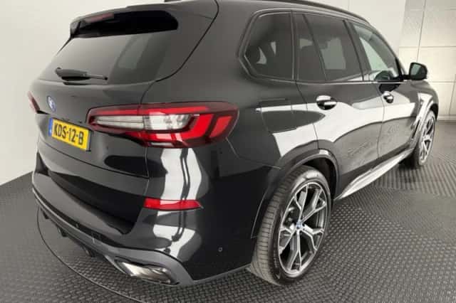 BMW X5 (2023) thumbnail 2