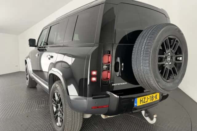 Land Rover Defender (2025) thumbnail 4