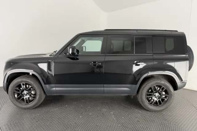 Land Rover Defender (2025) thumbnail 6