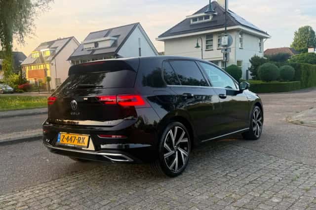 Volkswagen Golf (2023) thumbnail 2