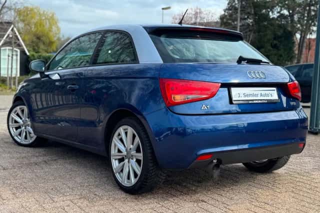 Audi A1 (2011) thumbnail 4