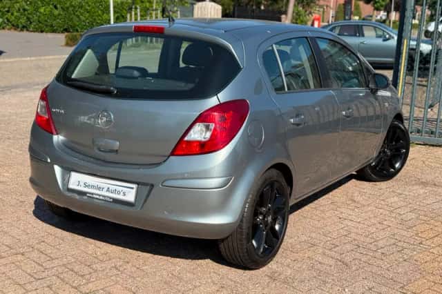 Opel Corsa (2012) thumbnail 3