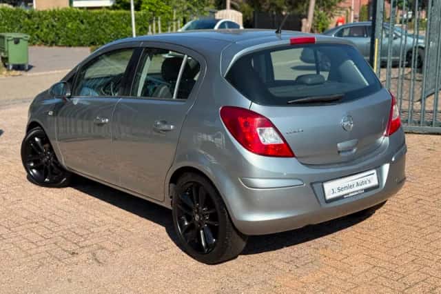 Opel Corsa (2012) thumbnail 4