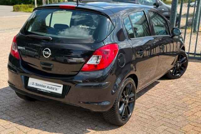 Opel Corsa (2014) thumbnail 3