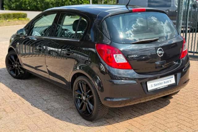 Opel Corsa (2014) thumbnail 4