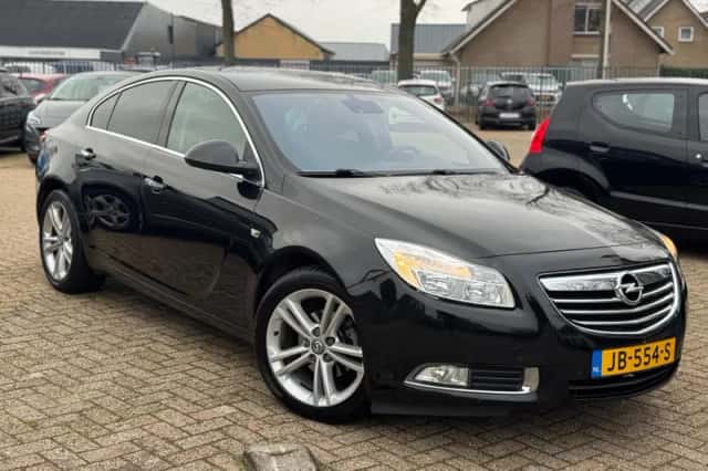 Opel Insignia (2012) thumbnail 2
