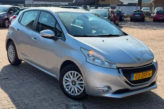 Peugeot 208 (2012) thumbnail 2