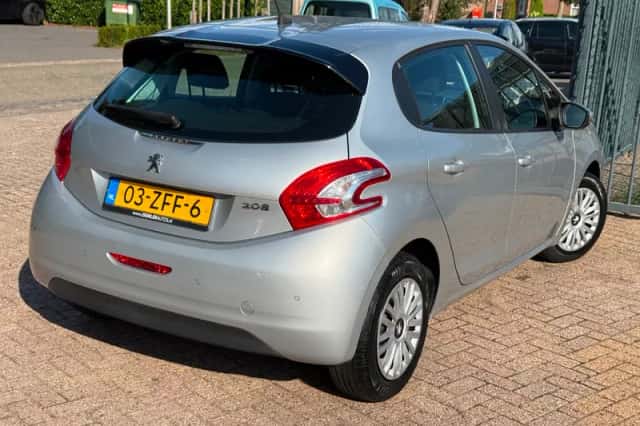 Peugeot 208 (2012) thumbnail 3