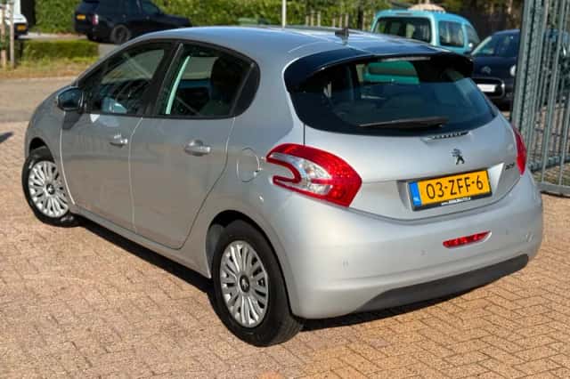 Peugeot 208 (2012) thumbnail 4