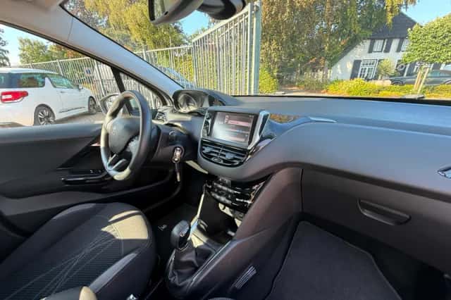 Peugeot 208 (2012) thumbnail 5